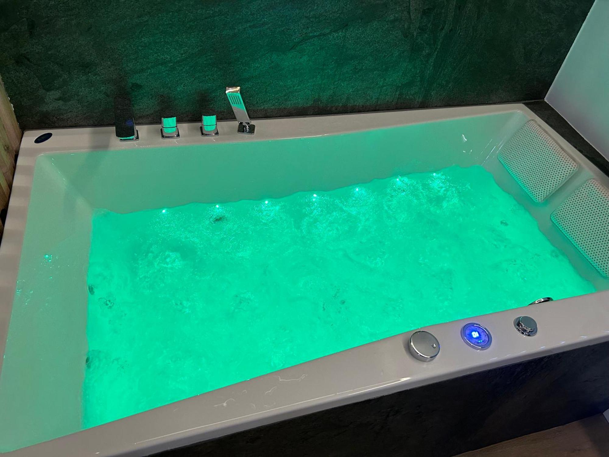 Ocean Black Jacuzzi Apartment Krakau